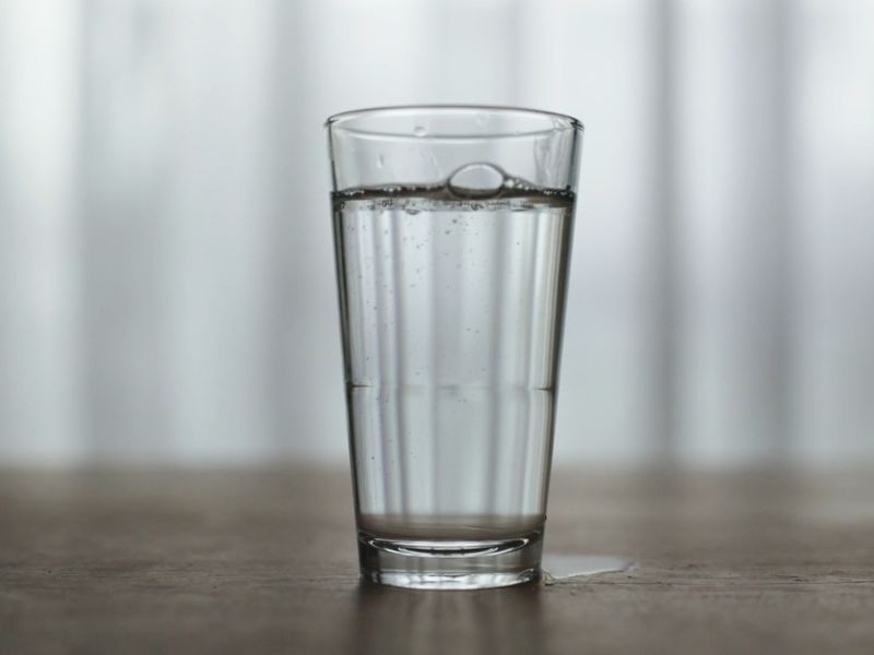 čaša sa vodom